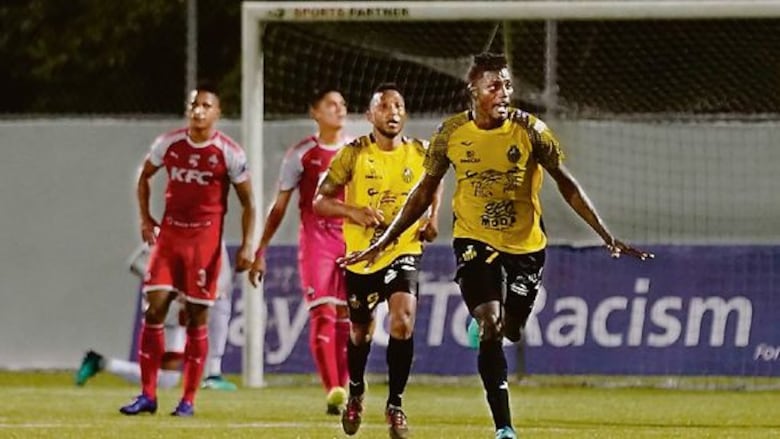 Uno busca la gloria y el otro defiende su honor