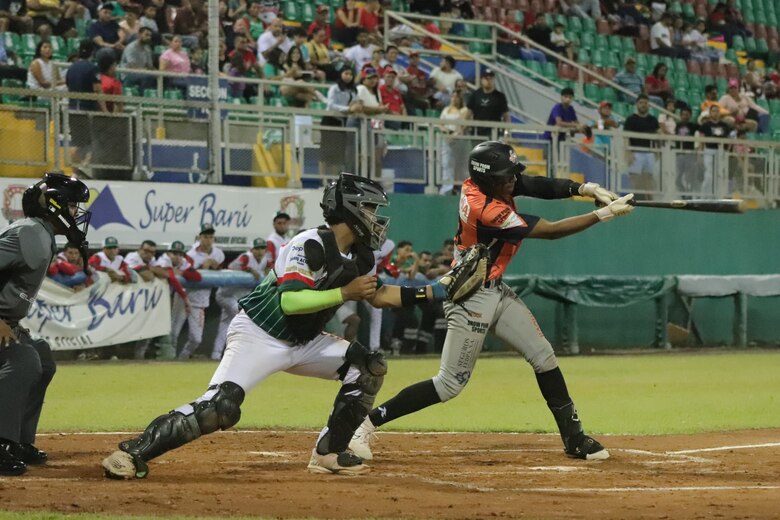 Béisbol juvenil: Metro está a un triunfo de la semifinal; Los Santos, Veraguas y Oeste siguen con vida