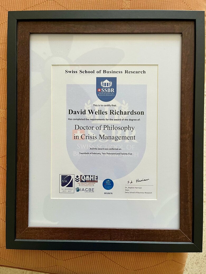 El escritor panameño David Richardson recibe doctorado por su aporte a la historiografía de la Segunda Guerra Mundial