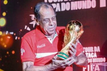 La Copa FIFA llegó ayer a Brasil para su recorrido final