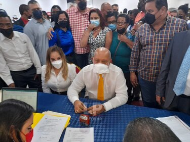 Postulaciones en el PRD: Robinson y González buscarán la reelección; Gaby Carrizo no se postuló