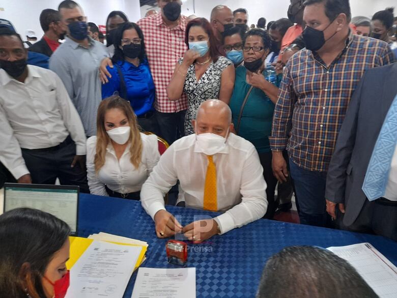 Postulaciones en el PRD: Robinson y González buscarán la reelección; Gaby Carrizo no se postuló