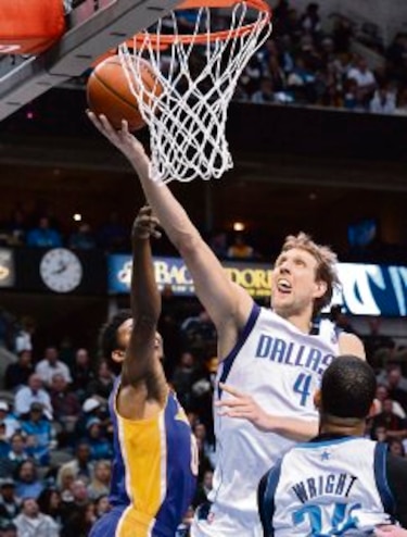 Mavericks resurgen y los Lakers se hunden