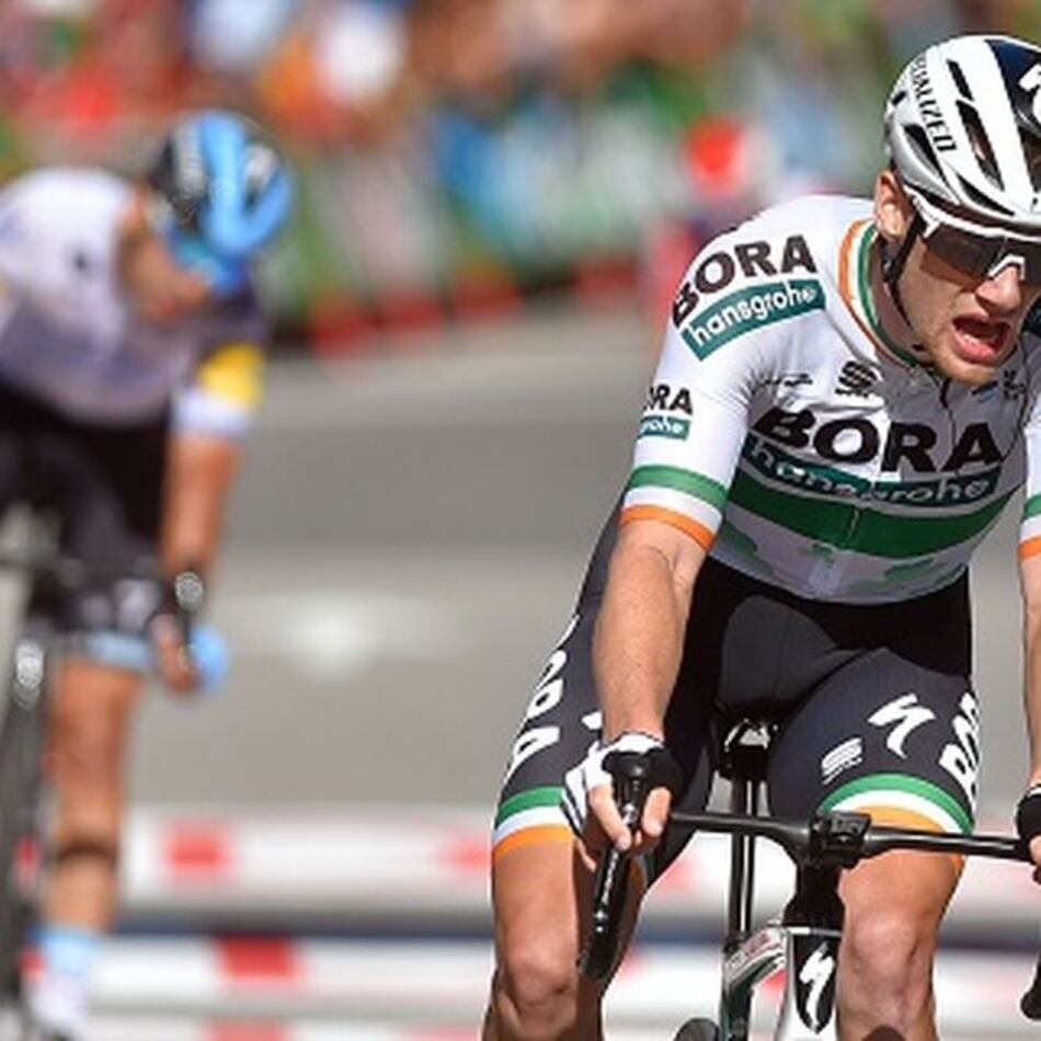 Sam Bennett gana la etapa, Primoz Roglic sigue líder