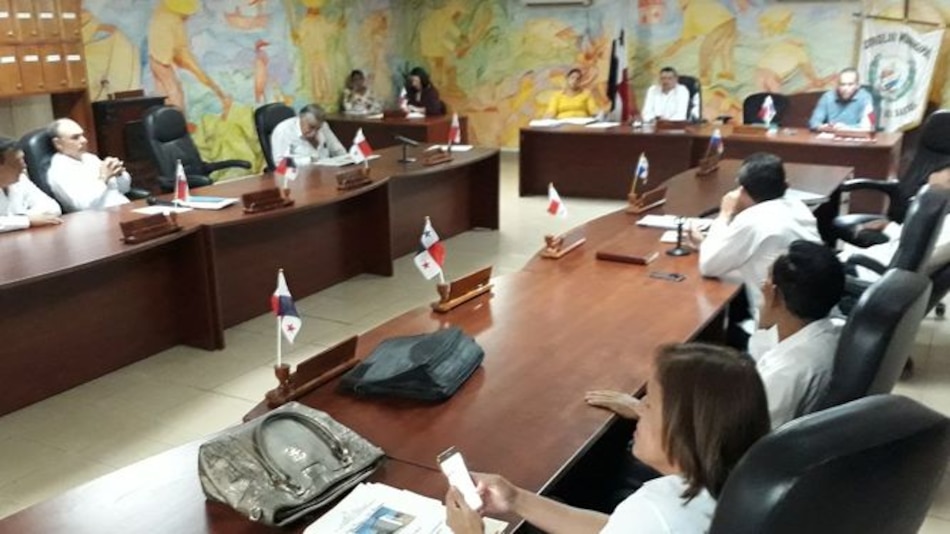 Concejales de Los Santos: empresa que ejecuta 'Techos de Esperanza' debe pagar impuestos