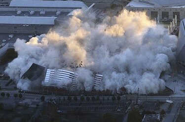 Demuelen el Georgia Dome de Atlanta con una implosión planificada