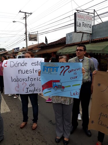 Docentes en Chitré exigen al Meduca que limpie la escuela