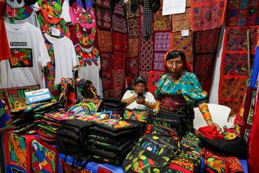 Más de 400 artesanos de Panamá exhiben sus productos en la Feria Nacional de Artesanías