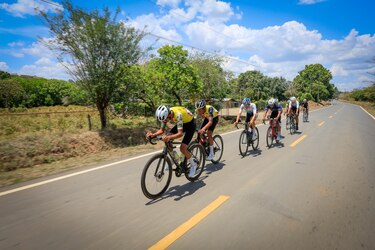 Wendy Ducreux y Boris Caballero se imponen en los Campeonatos Nacionales de Ciclismo 2025
