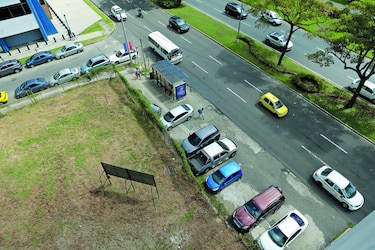 Indigencia y basura en la avenida Balboa