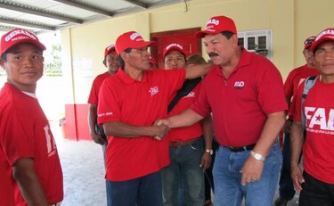 Genaro López pide investigar procedencia del dinero que regala Barroso