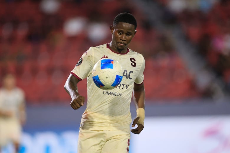 El gol de Ángel Caicedo que silenció al Saprissa en Panamá