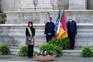 Italia rinde homenaje a sus muertos por coronavirus con un minuto de silencio