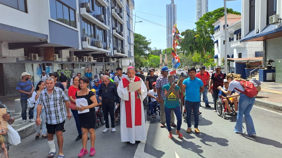 El camino hacia la cruz de la población sin techo y las trabajadoras sexuales