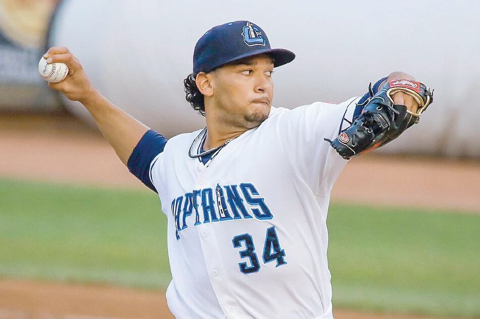 Daniel Espino afina otros lanzamientos