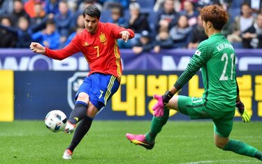 España golea 6-1 a Corea del Sur en partido amistoso