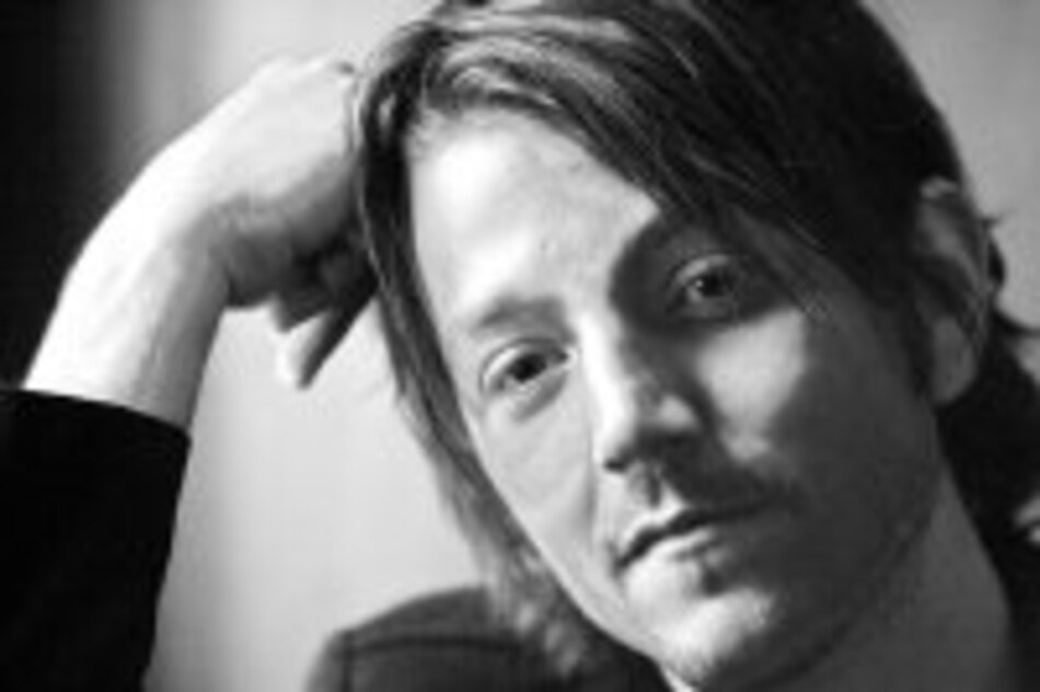 Diego Luna con Camila Sodi en parque