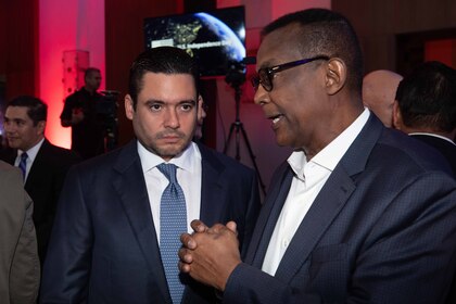 ¿Quiénes asistieron a la fiesta de la embajada de Estados Unidos?