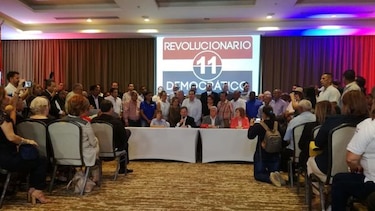 Juan Carlos Navarro declina a favor de Ernesto Pérez Balladares