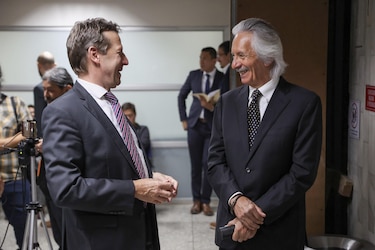 El periodista José Rubén Zamora sale de prisión tras recibir arresto domiciliario