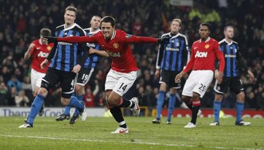 El United gana con facilidad al Stoke y atrapa al City en el liderato