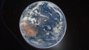 Qué se sabe del arma que Estados Unidos dice que desplegó en el espacio
