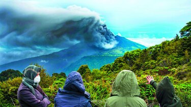 Volcán Turrialba, en intensa actividad eruptiva