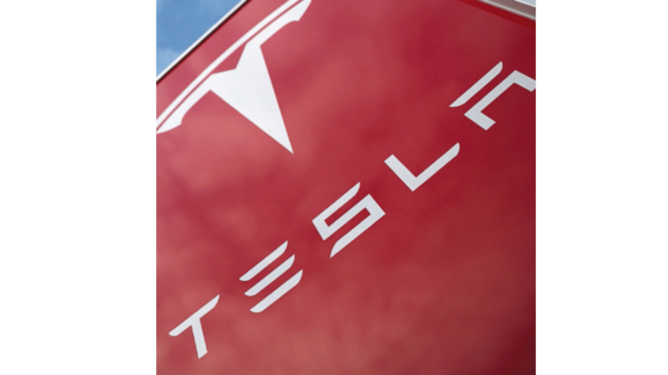 Acusan a Tesla de encubrir defecto en sus baterías