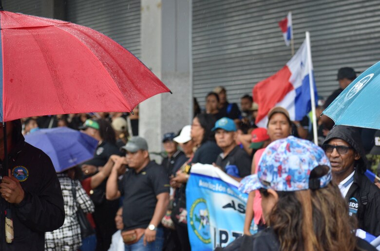 Docentes en paro serán reemplazados: 10 mil aspirantes ya buscan ser nombrados