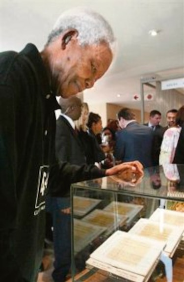 Mandela continúa ´estable pero en estado crítico´