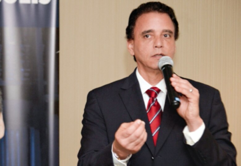 Un accidentado refrendo al polémico hospital modular