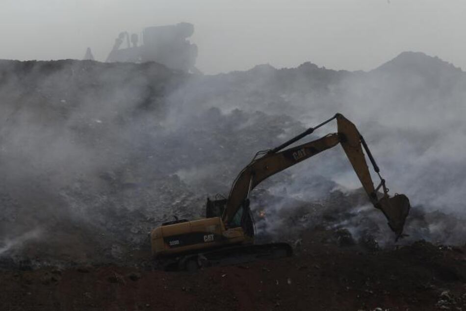 Esta noche llega cargamento con espuma para sofocar fuego en vertedero