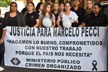 Unas 2 mil personas marcharon en Paraguay en homenaje al fiscal asesinado en Colombia
