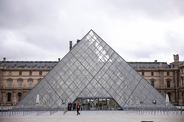 Tribunal de Cuentas dice que el Louvre prefirió adquirir obras que invertir en seguridad