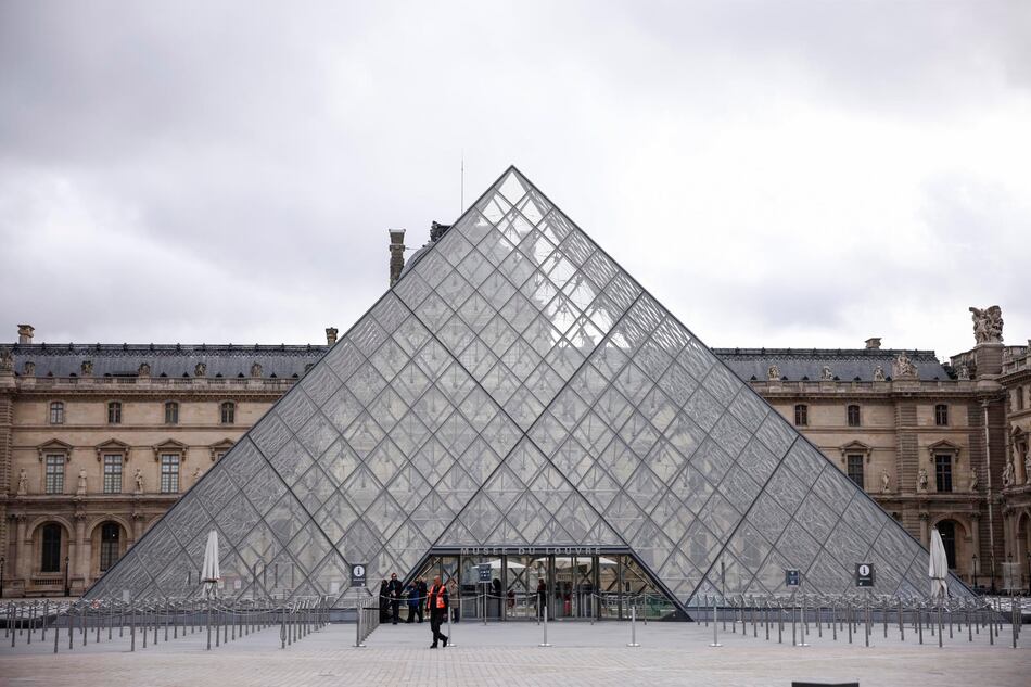 Tribunal de Cuentas dice que el Louvre prefirió adquirir obras que invertir en seguridad