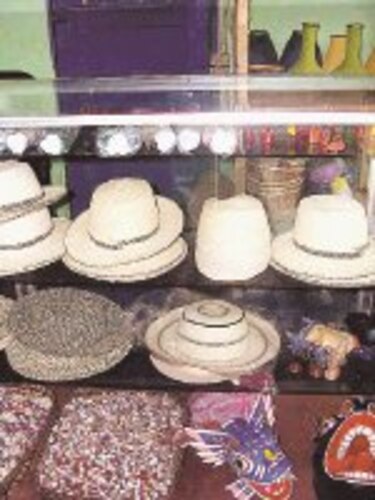 Artesanos de sombreros solo producen para subsistir