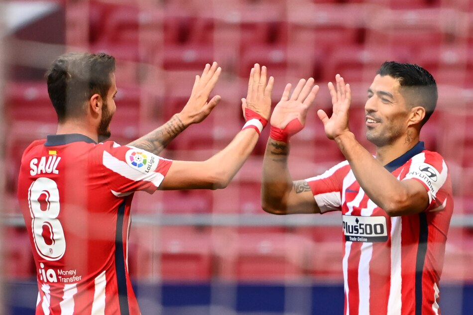 El Atlético aplasta 6-1 al Granada con doblete de Luis Suárez en su debut liguero