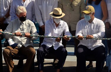 Ecuador extiende su reserva marina hasta la de Costa Rica para proteger fauna marina