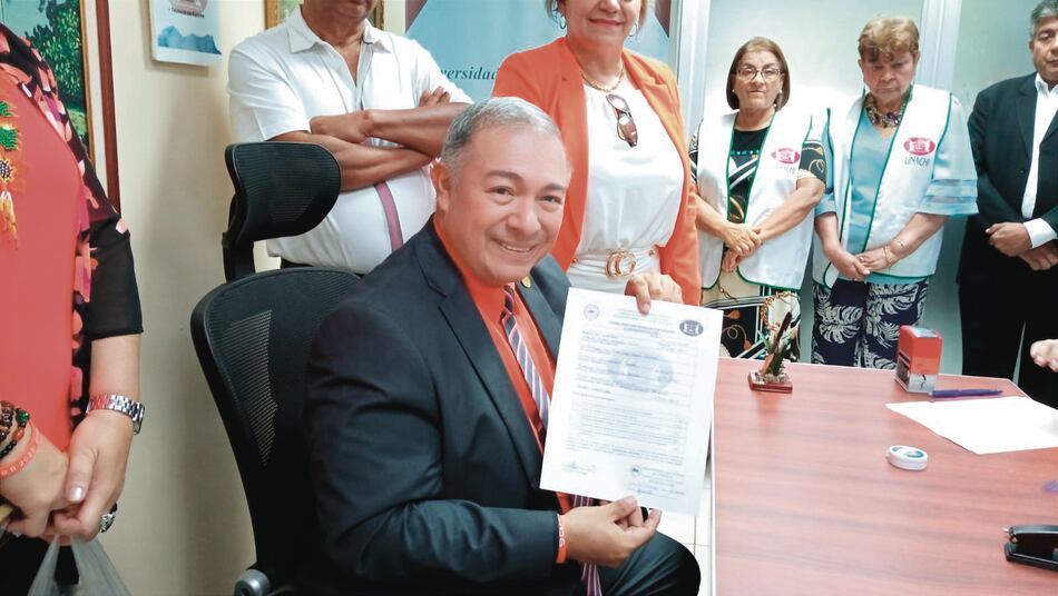 Edwin Samudio disputará la rectoría de la Unachi a Etelvina de Bonagas