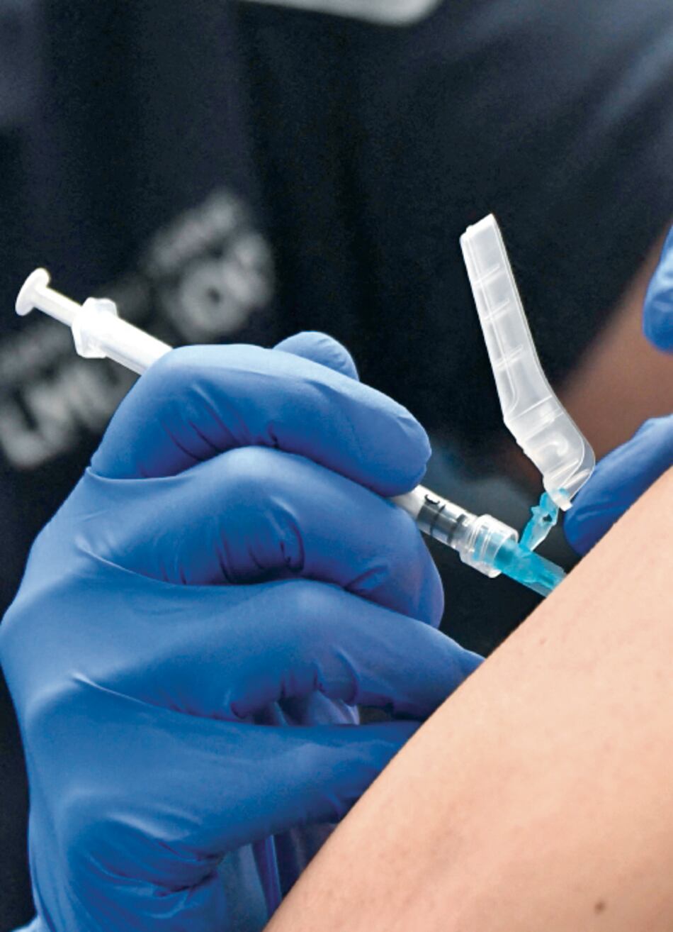 Vacunas para subvariantes de Ómicron están en evaluación