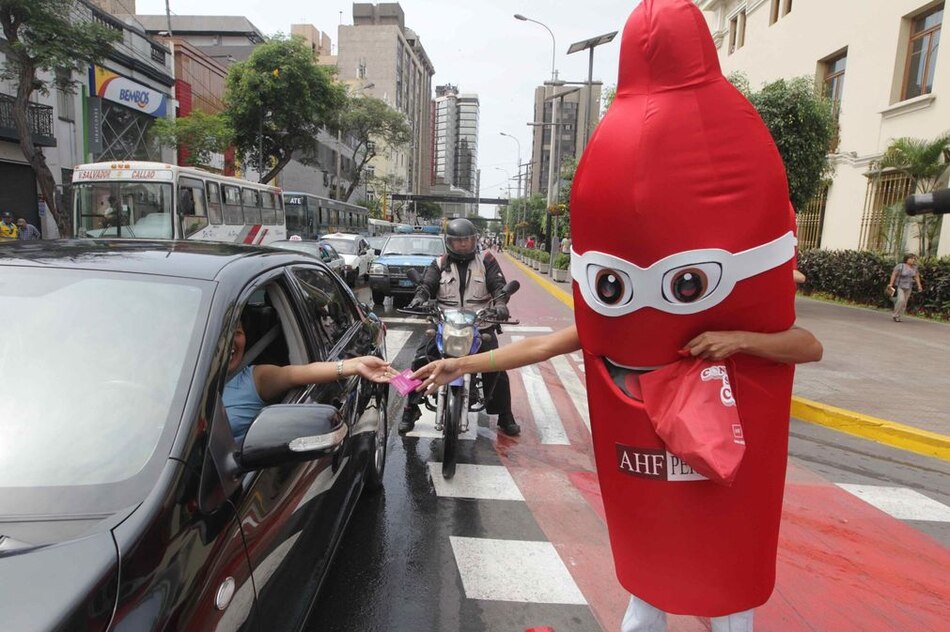 Carnaval en sintonía con la salud: condones y pruebas de VIH en acción