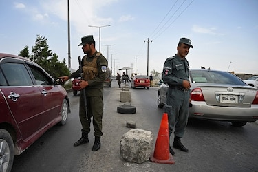 Talibanes capturan Jalalabad y Mazar-i-Sharif, gobierno afgano solo controla Kabul