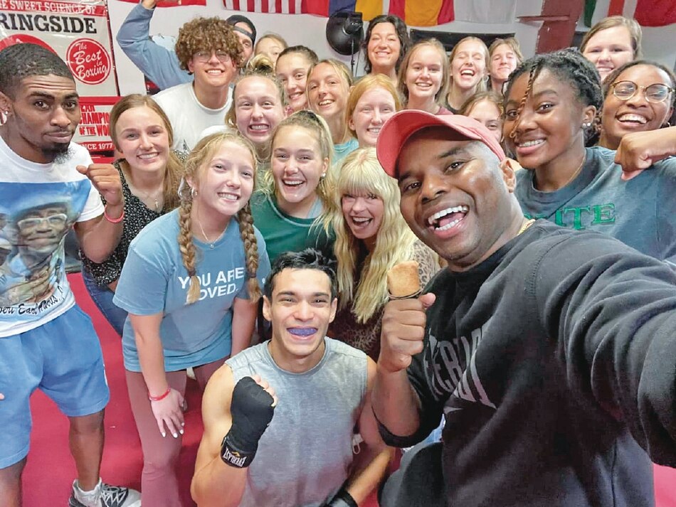 La ‘boxeo terapia’ y la BreakDown Stl se unen por la comunidad en riesgo social