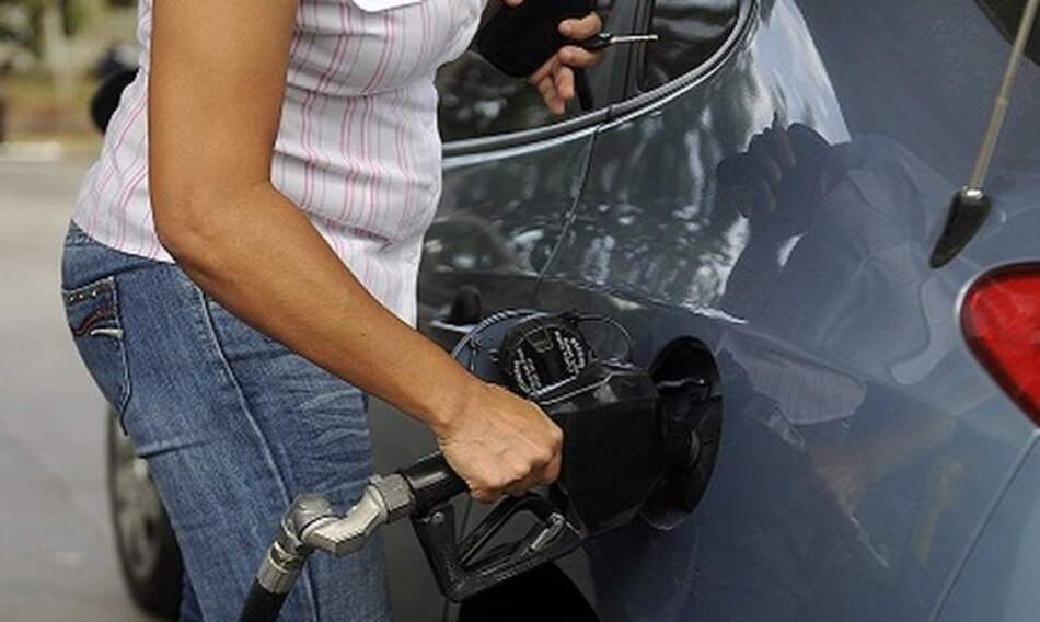 Este viernes baja el precio de las gasolinas