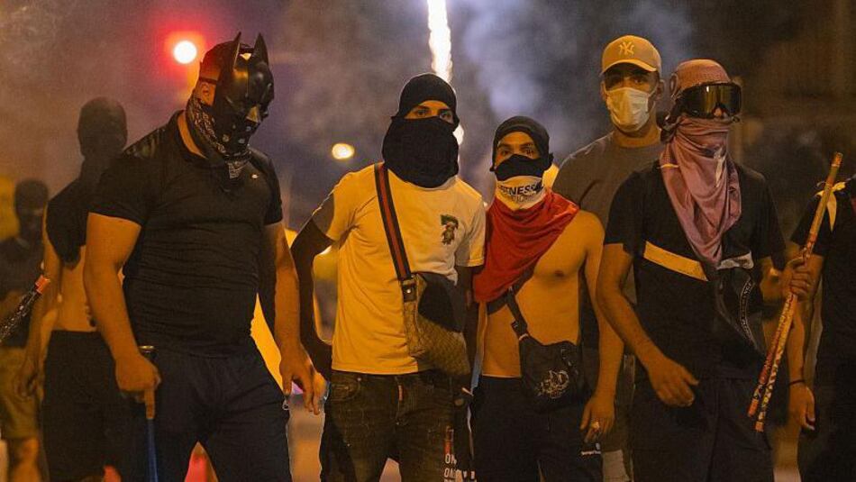 Detienen al presunto líder del grupo que instigó a perseguir migrantes en la ciudad española de Torre Pacheco, y al presunto autor de la agresión que desató las protestas