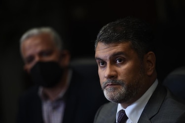 Gerente de la Caja de Ahorros renuncia y anuncia demandas a medios