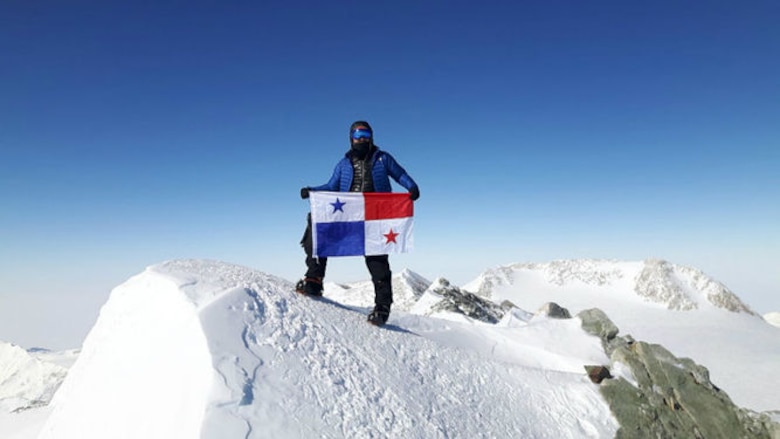 Panameños Ignacio Lasa y Mike Morales conquistan otra cima del mundo