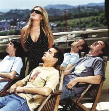 La Oreja recibe disco de oro en D.F