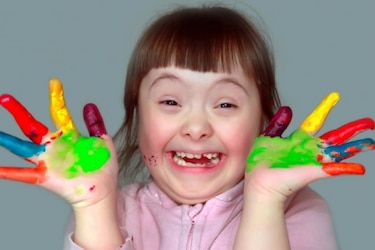 Medias de distintos colores en el Día Mundial de las Personas con Síndrome de Down