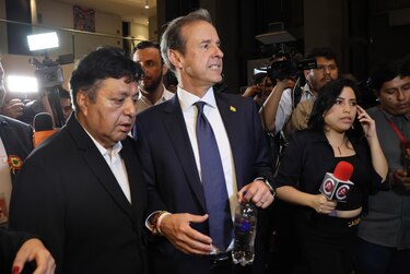 Jorge Quiroga denuncia irresponsabilidad estatal por demora en aterrizaje de su avión